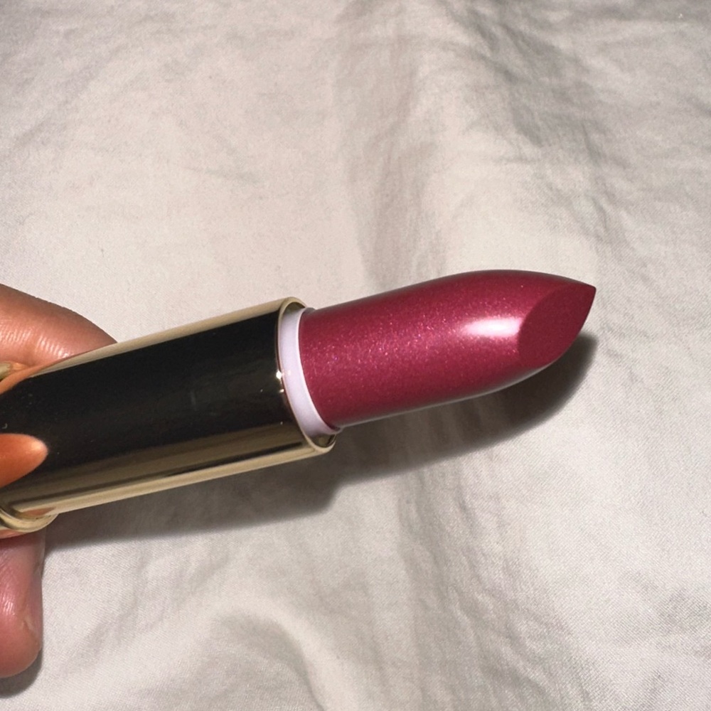 Lipstick - Picture 1 of 2